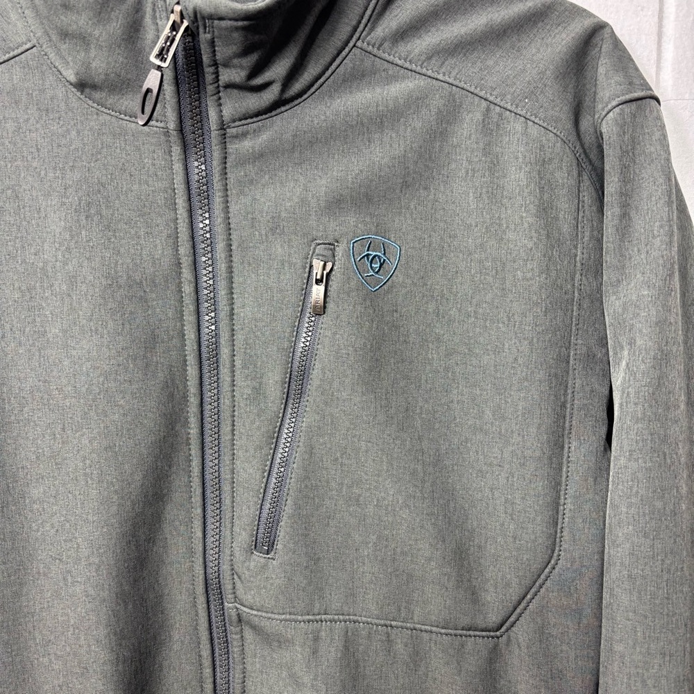 Ariat Men’s Dark Gray Performance Softshell Jacket American Flag Back Size M - Picture 3 of 12